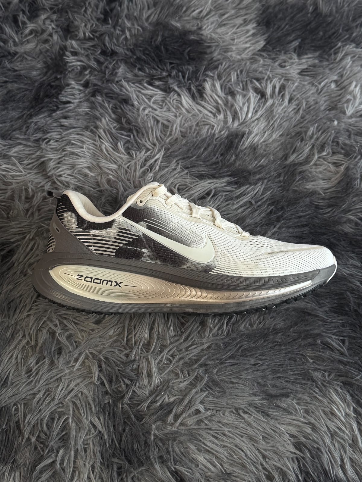 Nike Vomero 18 SE Phantom Sail Pencil Point